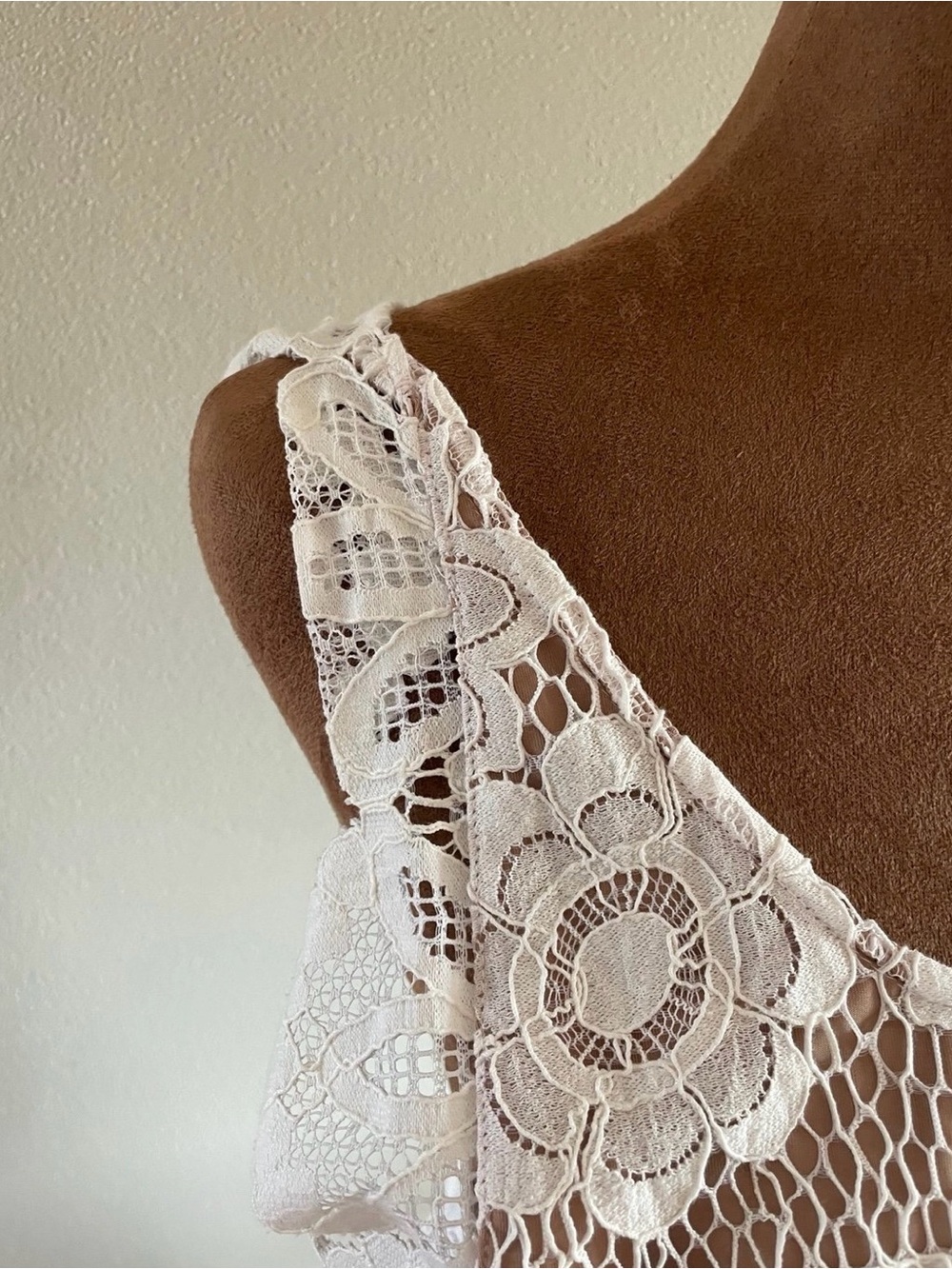 For Love and Lemon Giani White lace apron mini dress with open back and sides. - Picture 8 of 12